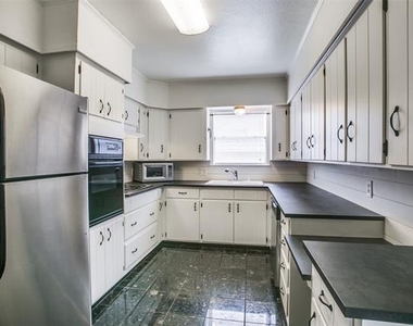 404 Valley Drive - Photo Thumbnail 7