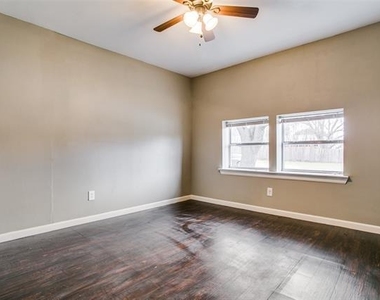404 Valley Drive - Photo Thumbnail 6