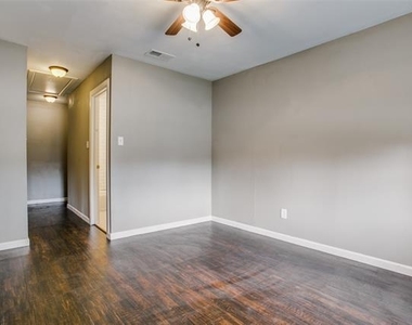 404 Valley Drive - Photo Thumbnail 12