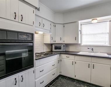 404 Valley Drive - Photo Thumbnail 10