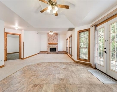 115 Idle Creek Court - Photo Thumbnail 5