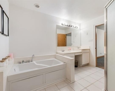 115 Idle Creek Court - Photo Thumbnail 24