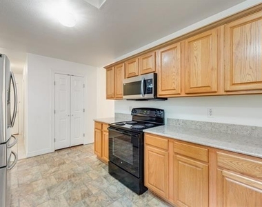 115 Idle Creek Court - Photo Thumbnail 7