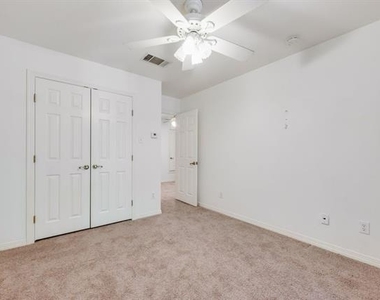 115 Idle Creek Court - Photo Thumbnail 13