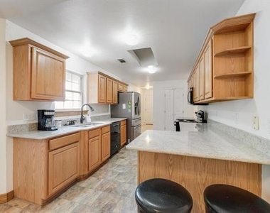 115 Idle Creek Court - Photo Thumbnail 6