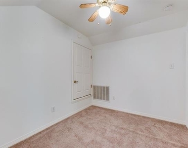 115 Idle Creek Court - Photo Thumbnail 10