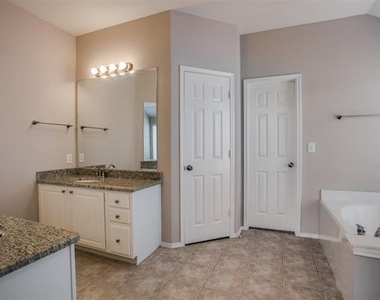 449 Sausalito Drive - Photo Thumbnail 8
