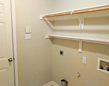 2200 Fieldcrest Drive - Photo Thumbnail 21
