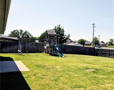 2200 Fieldcrest Drive - Photo Thumbnail 22