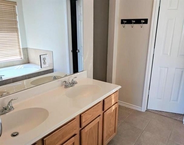 2200 Fieldcrest Drive - Photo Thumbnail 12