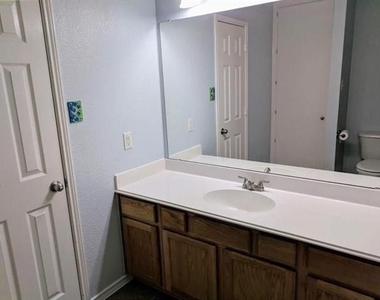 2200 Fieldcrest Drive - Photo Thumbnail 18