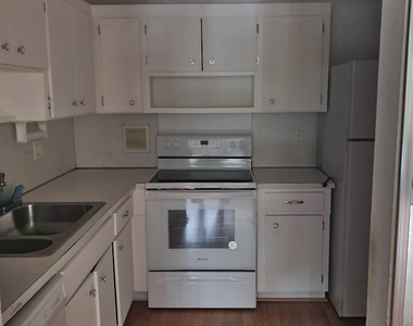110 Stratford H - Photo Thumbnail 5