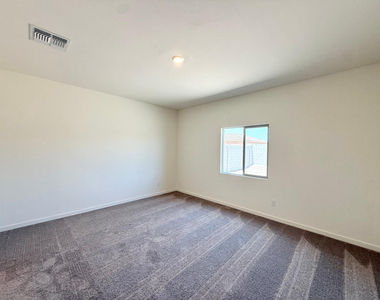 634 W Red Hawk Court - Photo Thumbnail 9