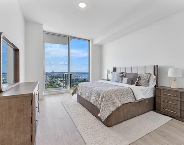 220 Lake Shore Drive - Photo Thumbnail 11