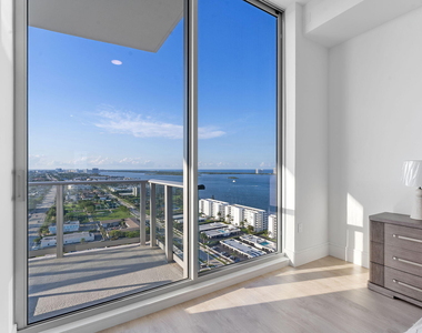 220 Lake Shore Drive - Photo Thumbnail 13