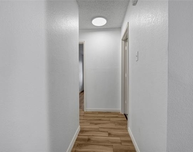 5132 Bedfordshire Drive - Photo Thumbnail 10