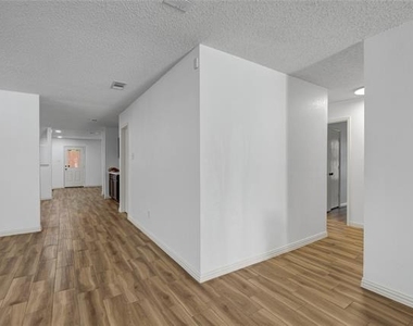 5132 Bedfordshire Drive - Photo Thumbnail 15