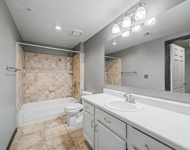 750 E Northern Avenue - Photo Thumbnail 15