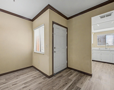 750 E Northern Avenue - Photo Thumbnail 4
