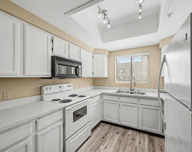 750 E Northern Avenue - Photo Thumbnail 9