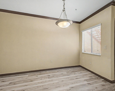 750 E Northern Avenue - Photo Thumbnail 5