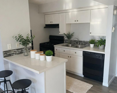 6320 N 16th Street - Photo Thumbnail 12