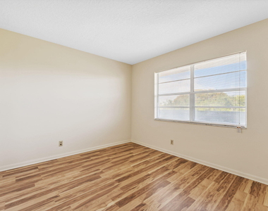 1638 Embassy Drive - Photo Thumbnail 10