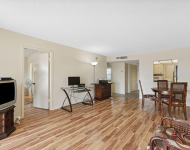 1638 Embassy Drive - Photo Thumbnail 4