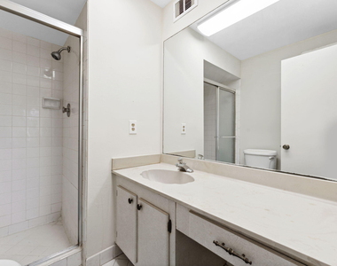1638 Embassy Drive - Photo Thumbnail 8