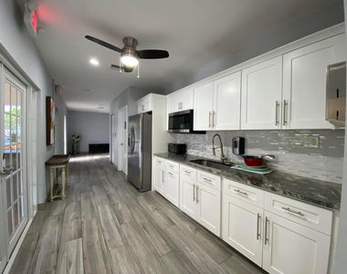 3503 Oaks Way - Photo Thumbnail 25