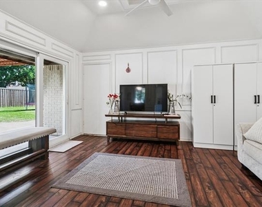 4436 Emerson Drive - Photo Thumbnail 8