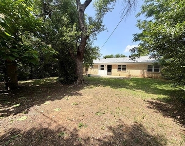 1606 Bluebonnet Trail - Photo Thumbnail 17