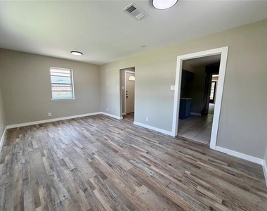1606 Bluebonnet Trail - Photo Thumbnail 1