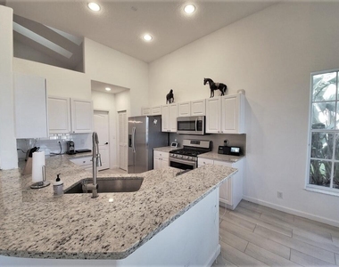 46 Pinnacle Cove - Photo Thumbnail 4