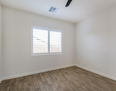 20363 W Sells Drive - Photo Thumbnail 4