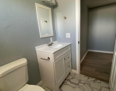 1317 W Glenrosa Avenue - Photo Thumbnail 16
