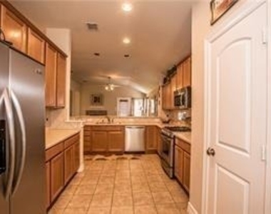 1409 Rosson Road - Photo Thumbnail 24