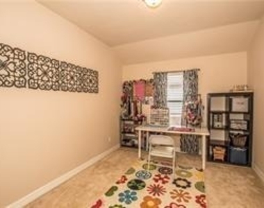 1409 Rosson Road - Photo Thumbnail 6
