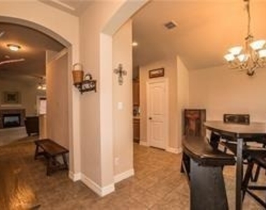 1409 Rosson Road - Photo Thumbnail 3