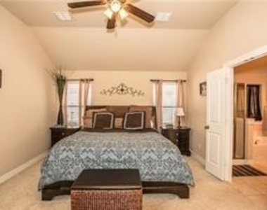 1409 Rosson Road - Photo Thumbnail 2