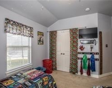 1409 Rosson Road - Photo Thumbnail 14