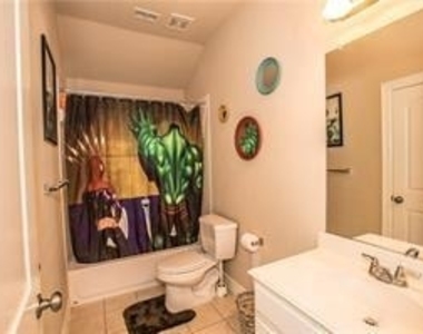 1409 Rosson Road - Photo Thumbnail 15