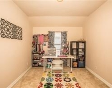 1409 Rosson Road - Photo Thumbnail 5