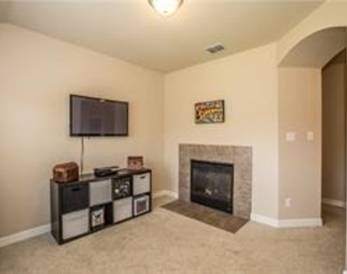 1409 Rosson Road - Photo Thumbnail 11