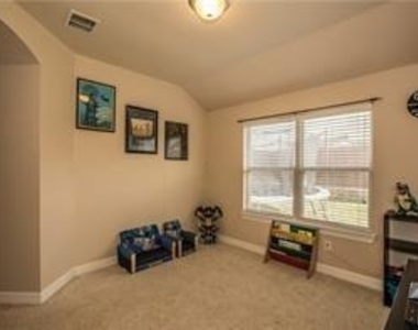 1409 Rosson Road - Photo Thumbnail 10