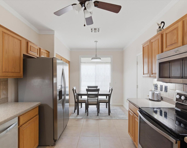 15806 N 107th Place - Photo Thumbnail 10