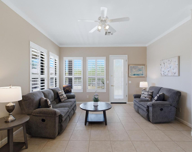 15806 N 107th Place - Photo Thumbnail 2