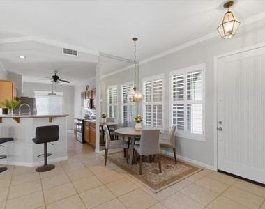 15806 N 107th Place - Photo Thumbnail 8