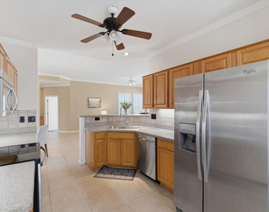 15806 N 107th Place - Photo Thumbnail 11