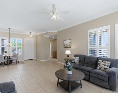 15806 N 107th Place - Photo Thumbnail 5